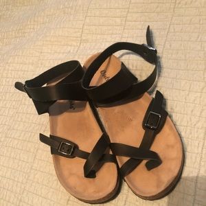 Mayari Birkenstock look alike sandal W 9 black